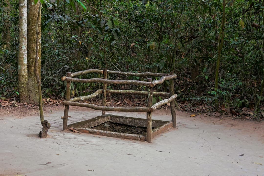 Exploring Cu Chi Minh tunnels media 1