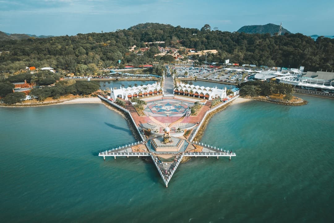 Malaysia Uncovered from Towers to Tropics