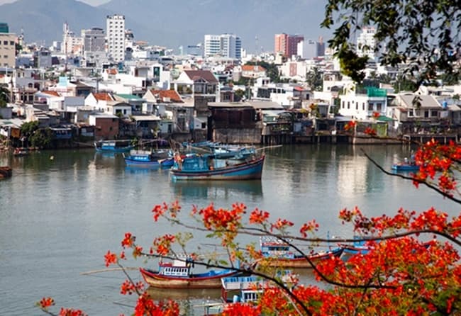 https://lykke-public-assets.s3.amazonaws.com/media/images/destination/4/vietnam-card-1.webp