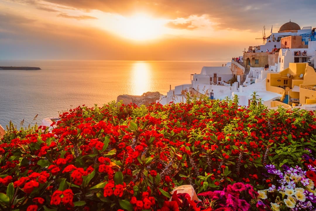 Caldera and Oia sunset tour media 1
