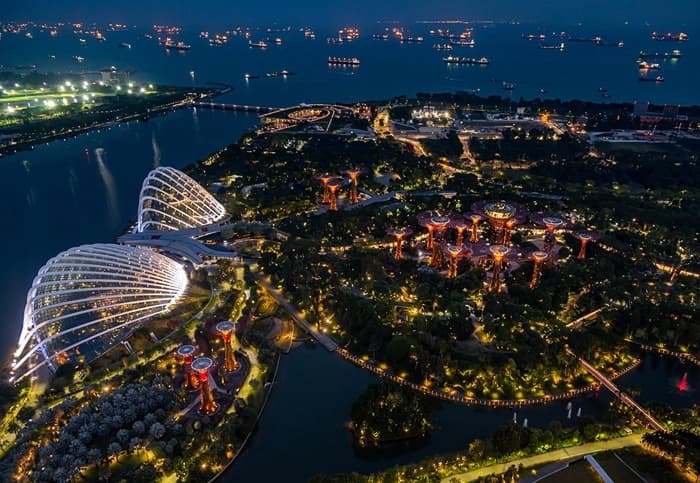 https://lykke-public-assets.s3.amazonaws.com/media/images/destination/20/singapore-card-1.webp