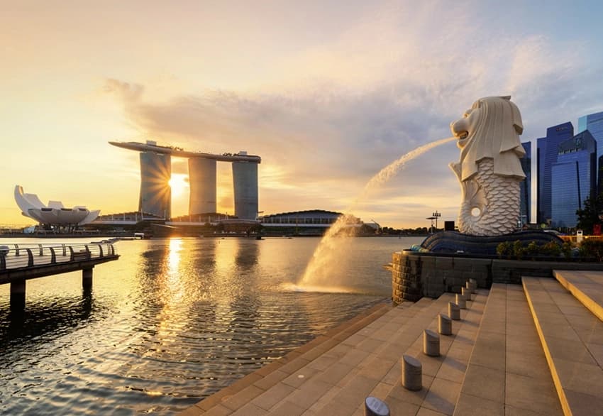 https://lykke-public-assets.s3.amazonaws.com/media/images/destination/20/singapore-card-10.webp