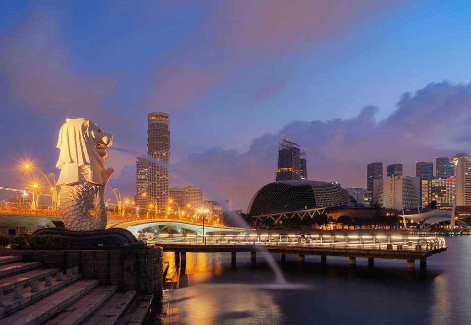https://lykke-public-assets.s3.amazonaws.com/media/images/destination/20/singapore-card-11.webp