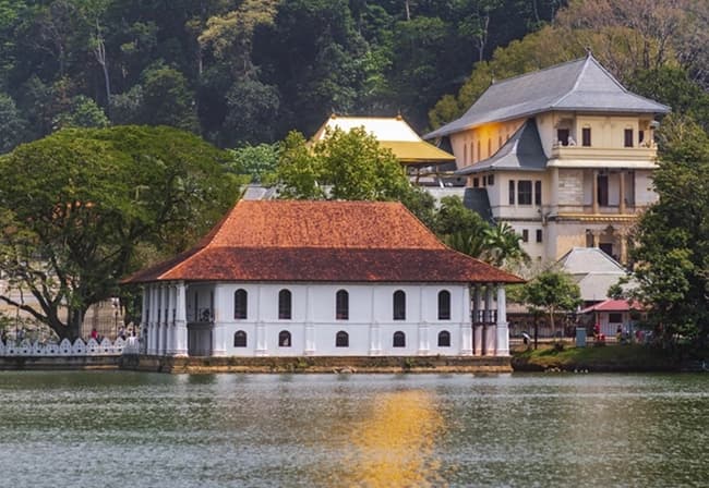 https://lykke-public-assets.s3.amazonaws.com/media/images/destination/36/srilanka-card-11.webp