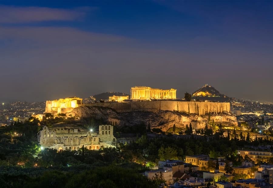 https://lykke-public-assets.s3.amazonaws.com/media/images/destination/9/greece-card-12.webp